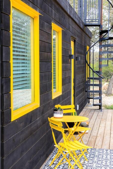 New The Yellow Beacon-Luxury Shipping Container Fredericksburg Luaran gambar