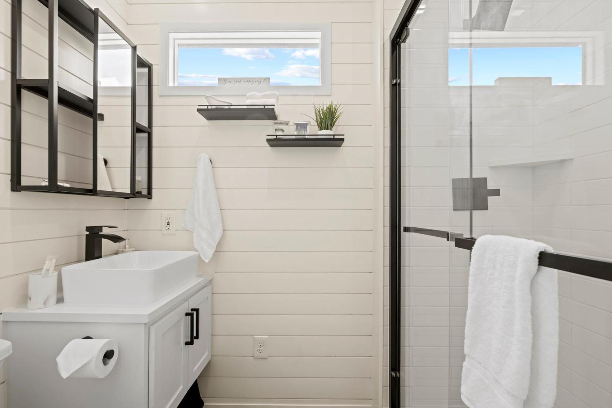 New The Yellow Beacon-Luxury Shipping Container Fredericksburg Luaran gambar