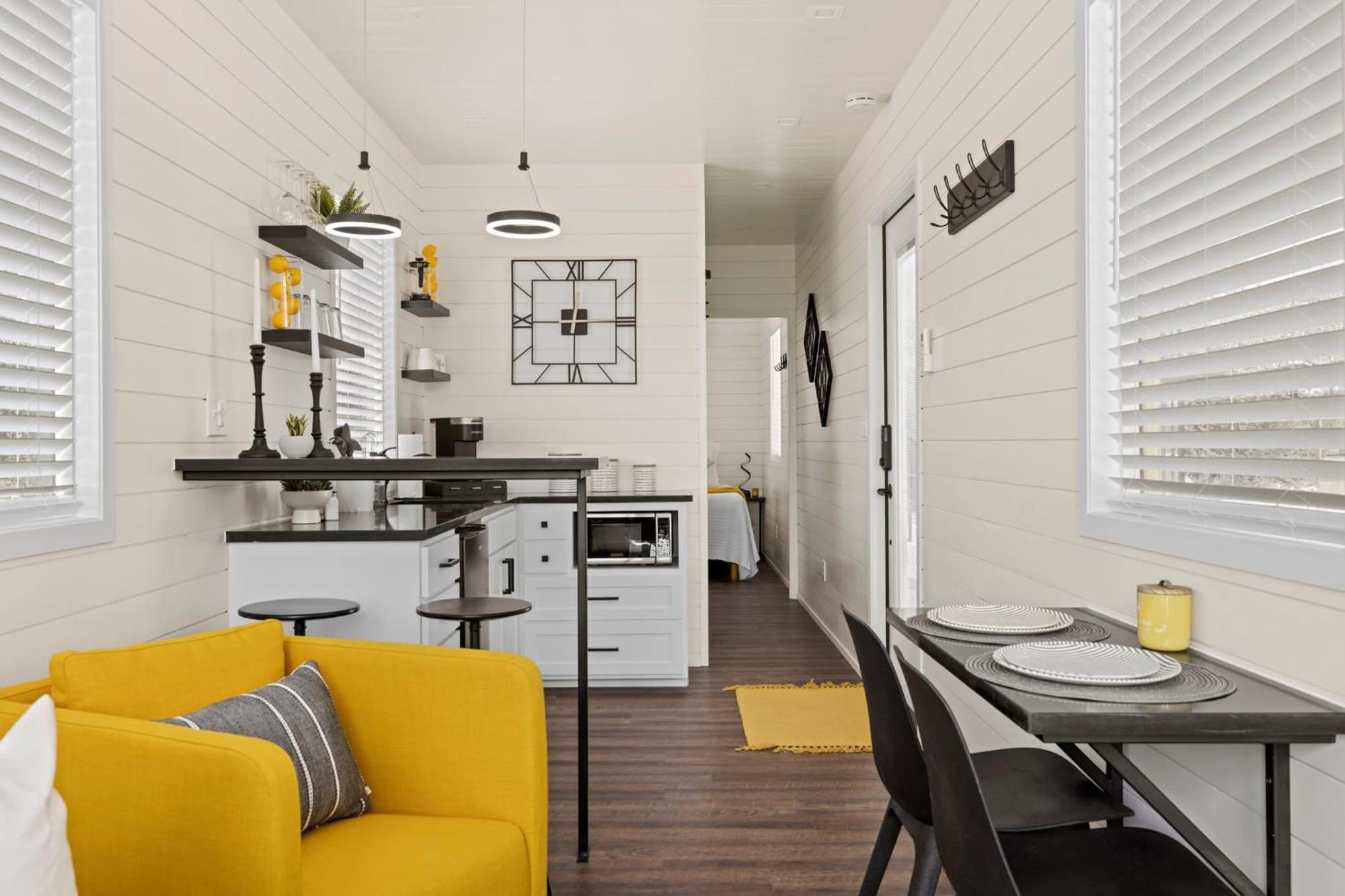 New The Yellow Beacon-Luxury Shipping Container Fredericksburg Luaran gambar